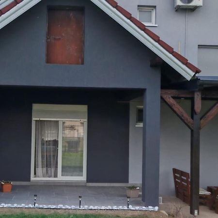 Apartmani Tea I Toni Gradiste Buitenkant foto