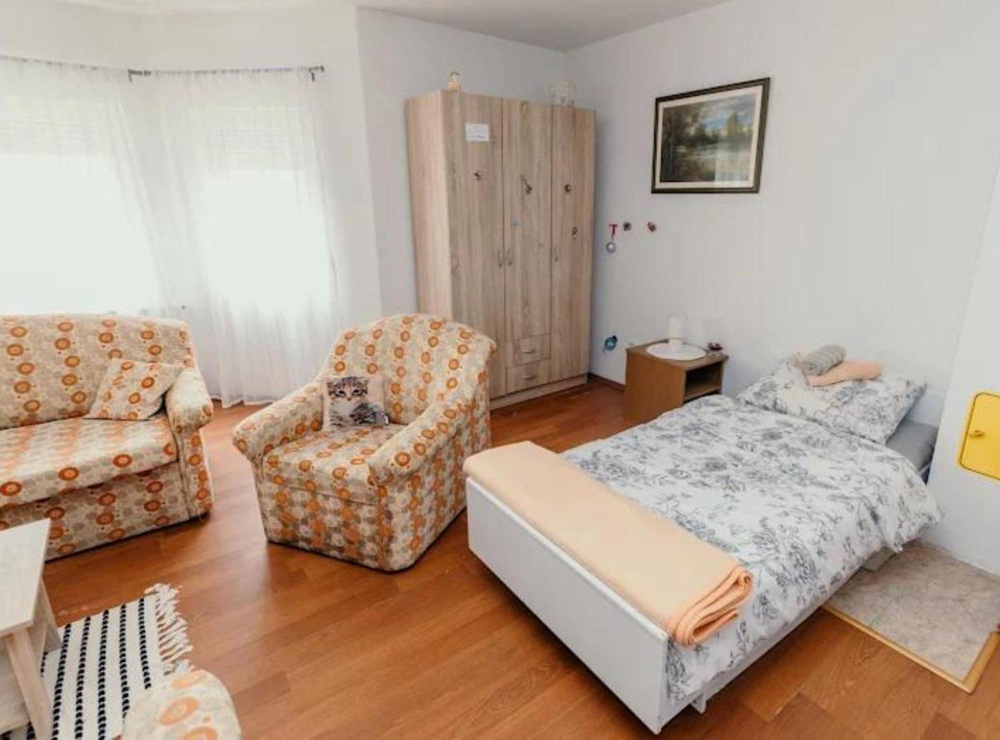 Apartmani Tea I Toni Gradiste Buitenkant foto
