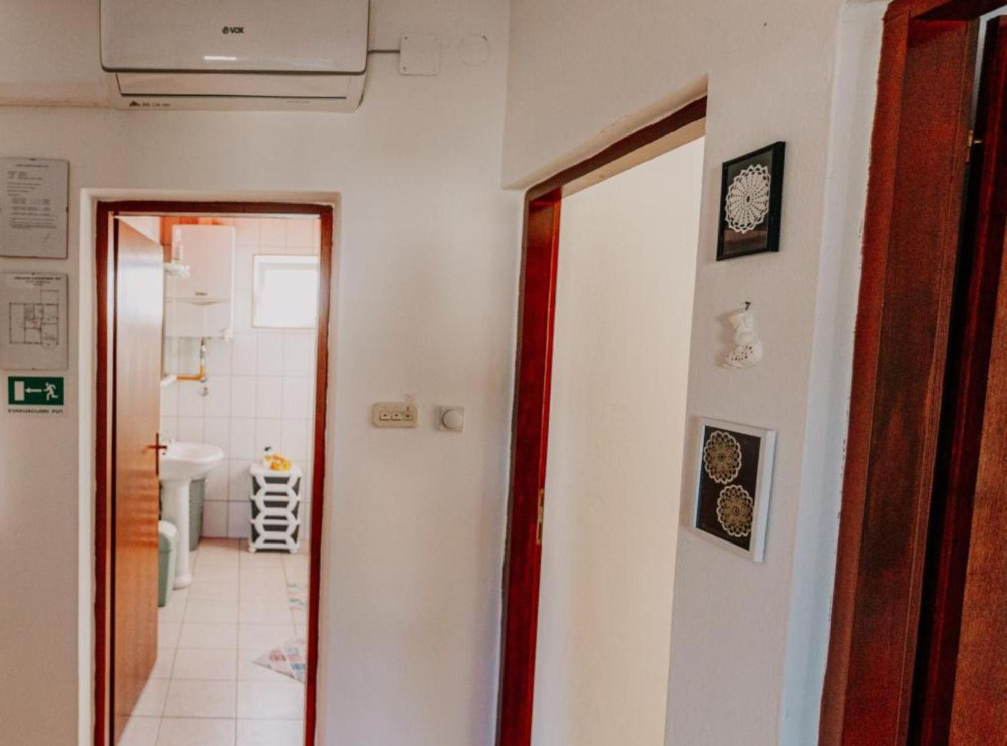 Apartmani Tea I Toni Gradiste Buitenkant foto